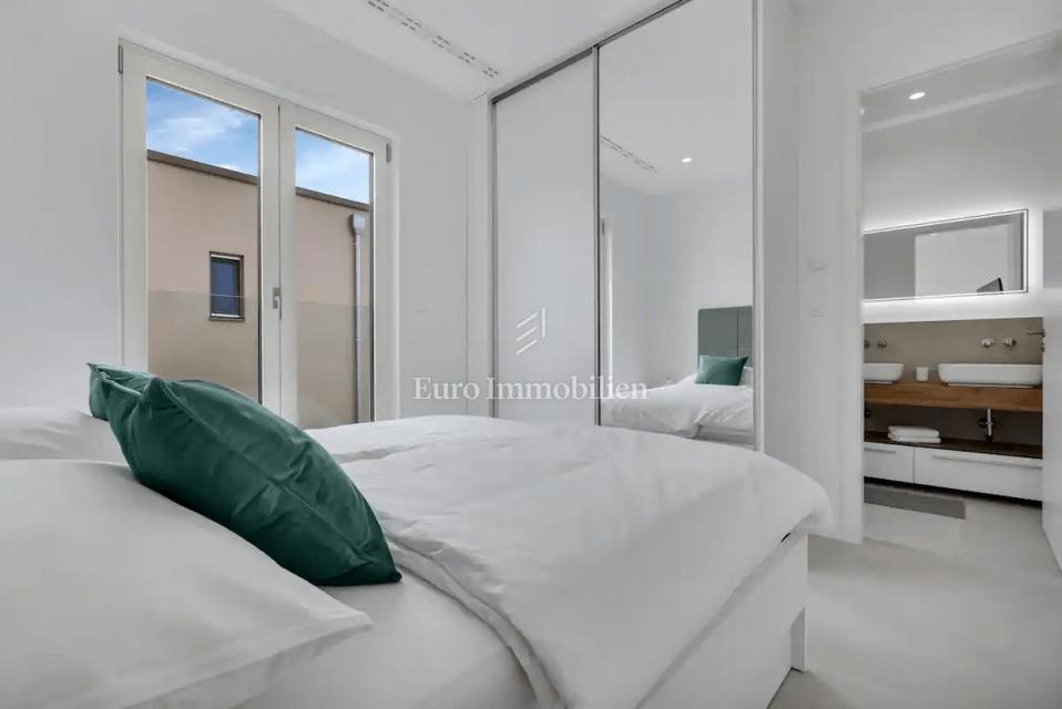 Tučepi - moderno opremljen apartma s pogledom na morje