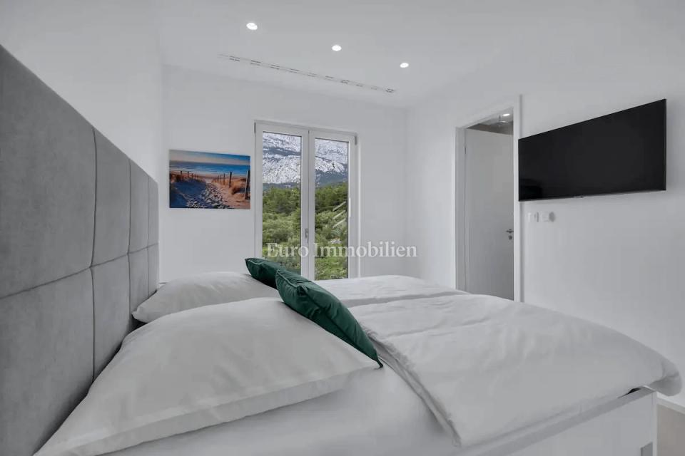 Tučepi - moderno opremljen apartma s pogledom na morje