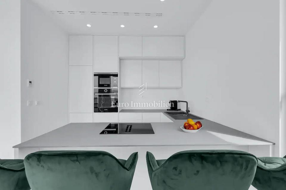 Tučepi - moderno opremljen apartma s pogledom na morje