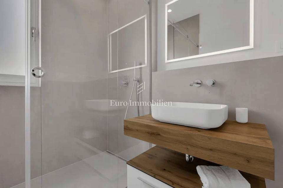 Tučepi - moderno opremljen apartma s pogledom na morje