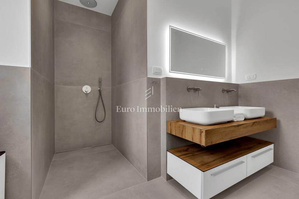 Tučepi - moderno opremljen apartma s pogledom na morje