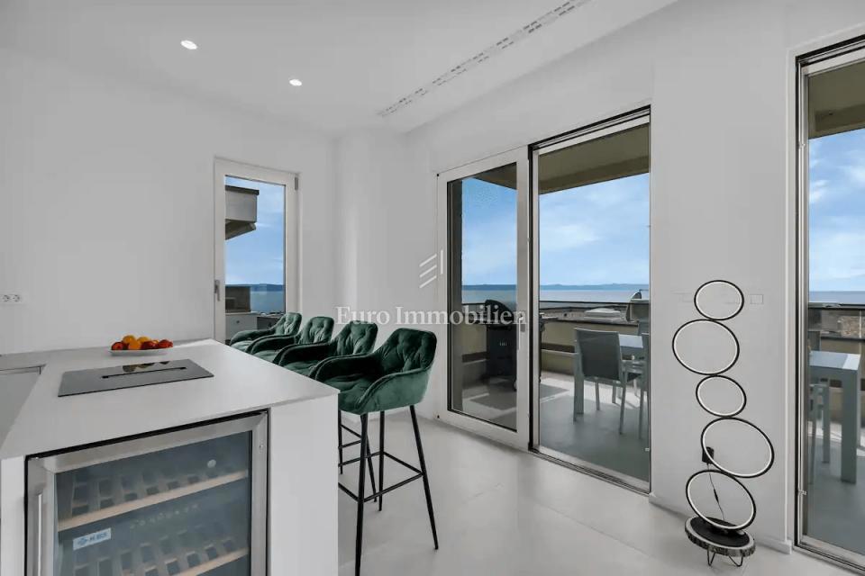 Tučepi - moderno opremljen apartma s pogledom na morje