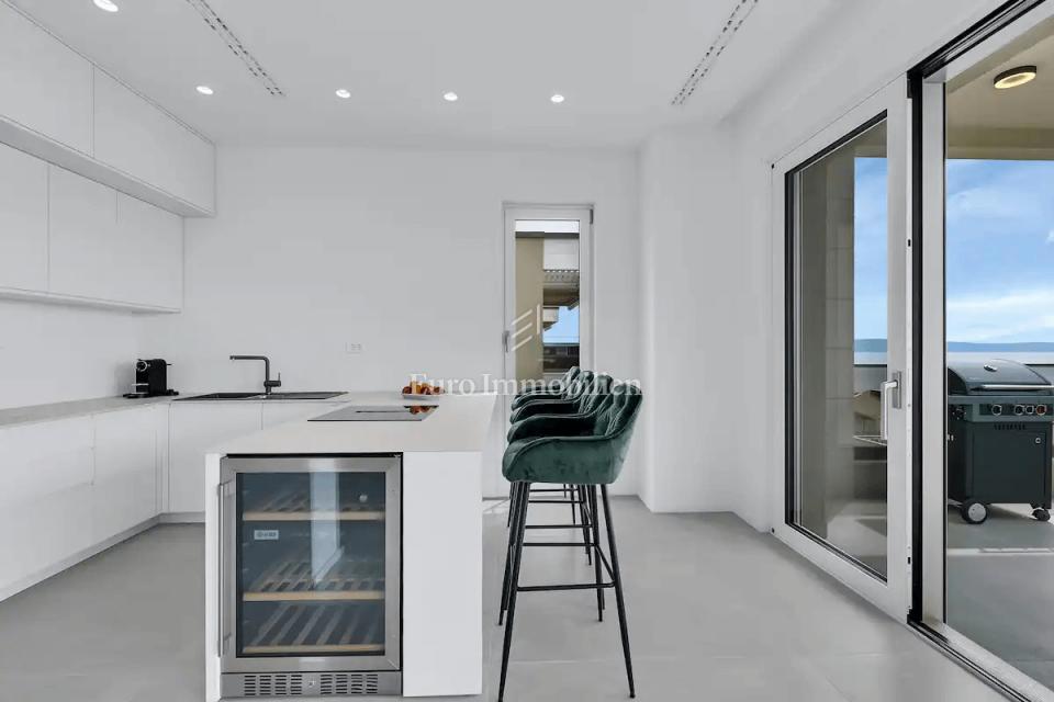 Tučepi - moderno opremljen apartma s pogledom na morje