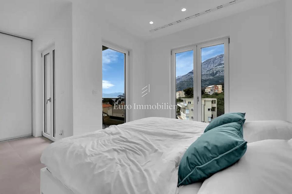 Tučepi - moderno opremljen apartma s pogledom na morje