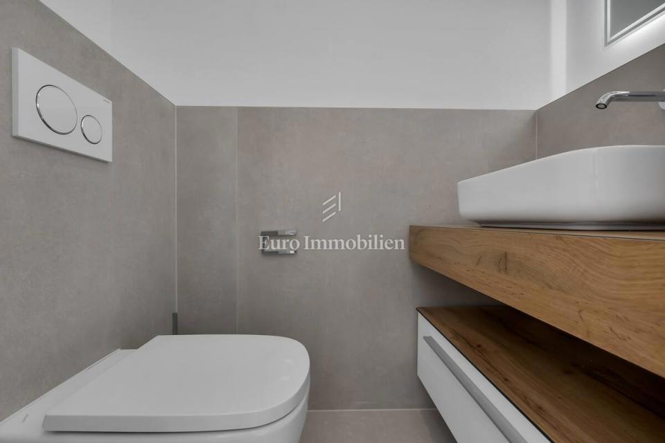Tučepi - moderno opremljen apartma s pogledom na morje