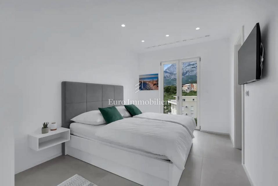 Tučepi - moderno opremljen apartma s pogledom na morje