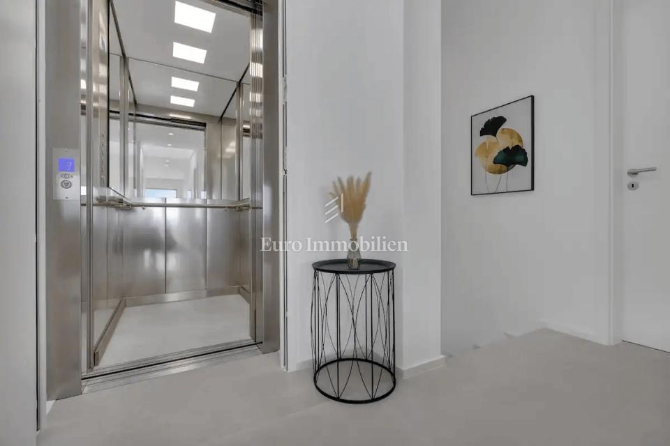 Tučepi - moderno opremljen apartma s pogledom na morje