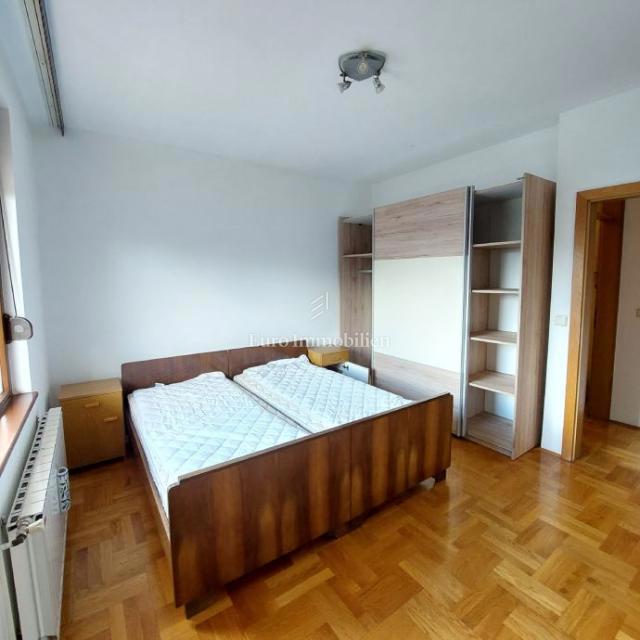 Zagreb - prenovljeno trisobno stanovanje s parkiriščem