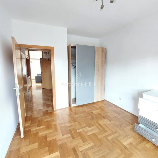 Zagreb - prenovljeno trisobno stanovanje s parkiriščem