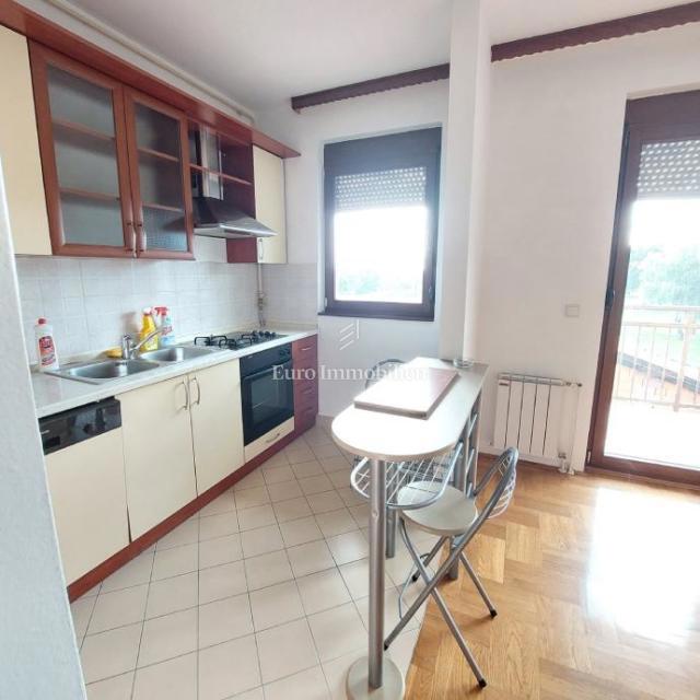 Zagreb - prenovljeno trisobno stanovanje s parkiriščem