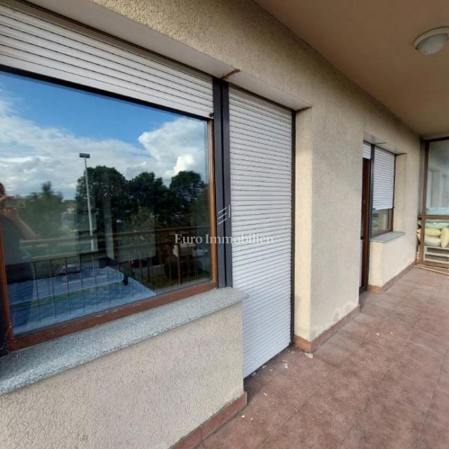 Zagreb - prenovljeno trisobno stanovanje s parkiriščem