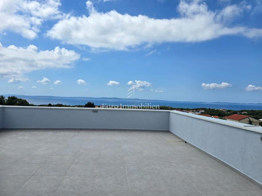 Otok Vir - nova hiša z bazenom