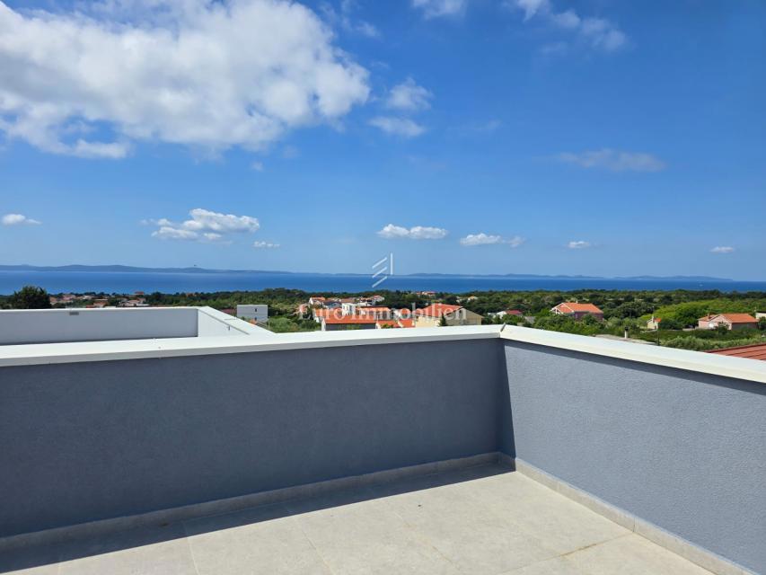 Otok Vir - nova hiša z bazenom