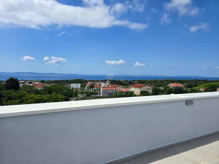 Otok Vir - nova hiša z bazenom