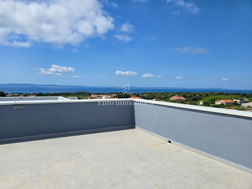 Otok Vir - nova hiša z bazenom