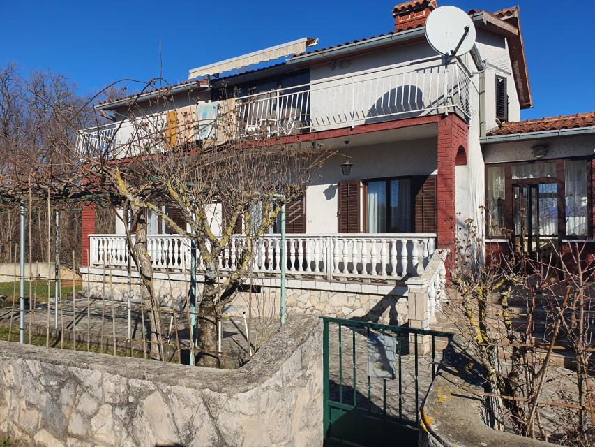 Labin - hiša s 3 stanovanjskimi enotami