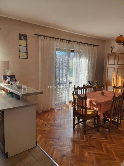Labin - hiša s 3 stanovanjskimi enotami