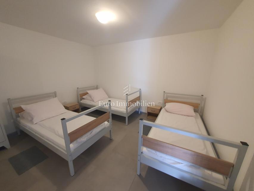 Labin - hiša s 3 stanovanjskimi enotami
