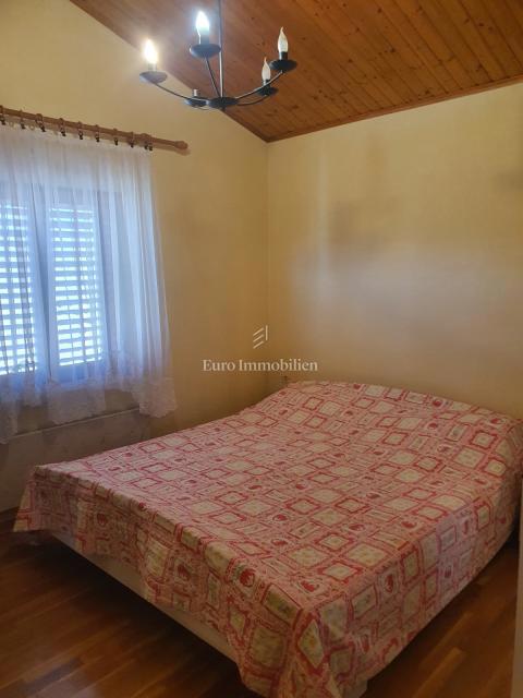 Labin - hiša s 3 stanovanjskimi enotami