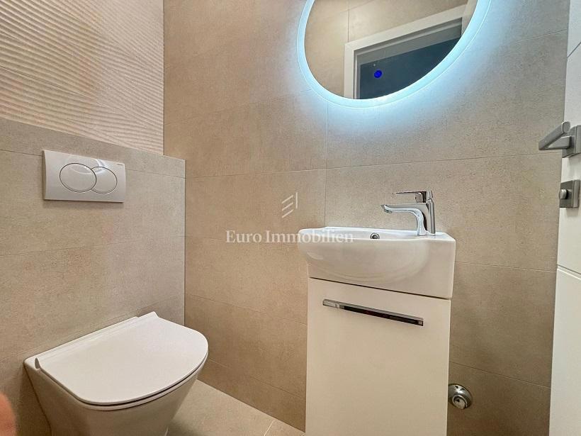 Novalja – Stan s panoramskim pogledom na prvem nadstropju