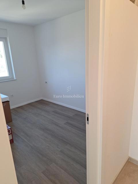 Novalja – Stan s panoramskim pogledom na prvem nadstropju