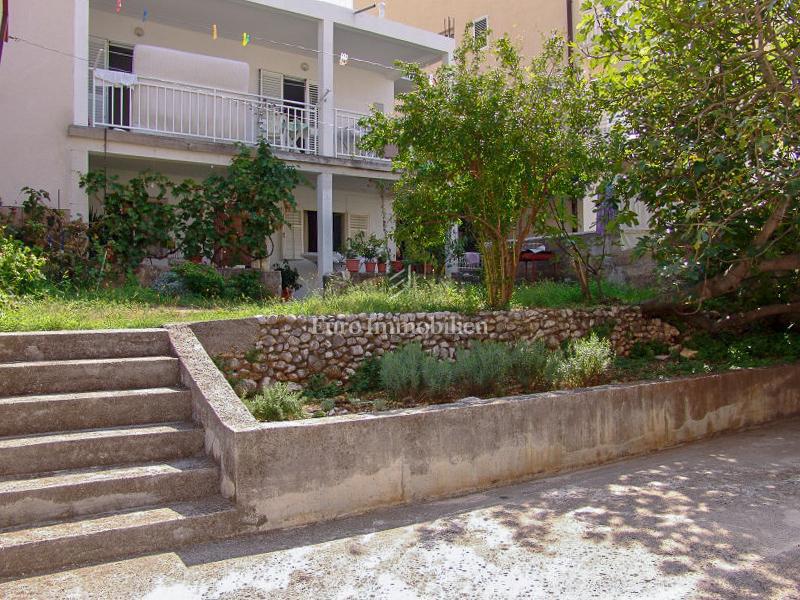 Baška Voda - samostojna hiša z apartmaji