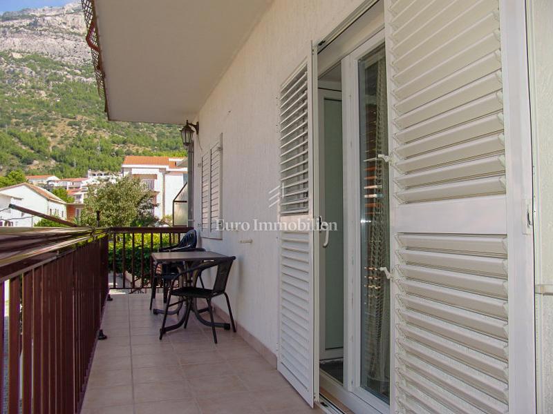 Baška Voda - samostojna hiša z apartmaji