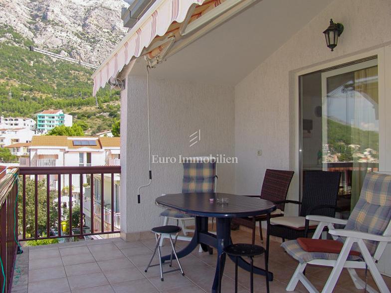 Baška Voda - samostojna hiša z apartmaji
