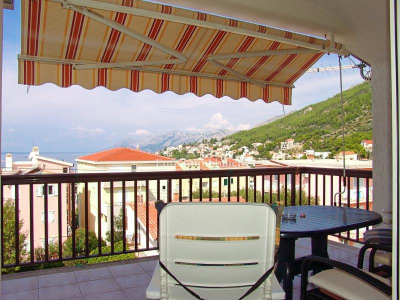 Baška Voda - samostojna hiša z apartmaji
