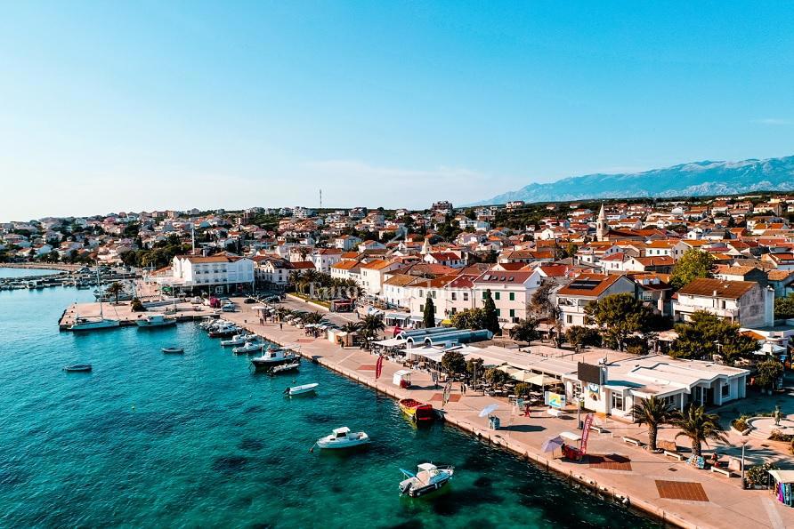 Novalja - Apartma s teraso in čudovitim razgledom