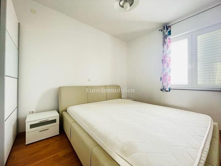Novalja - Apartma s teraso in čudovitim razgledom