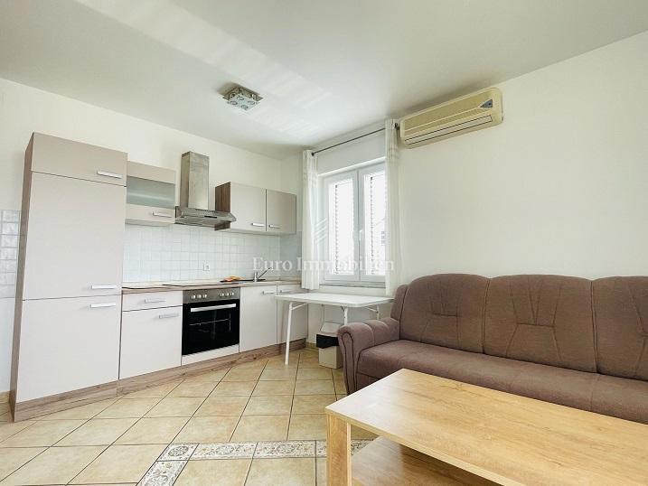 Novalja - Apartma s teraso in čudovitim razgledom