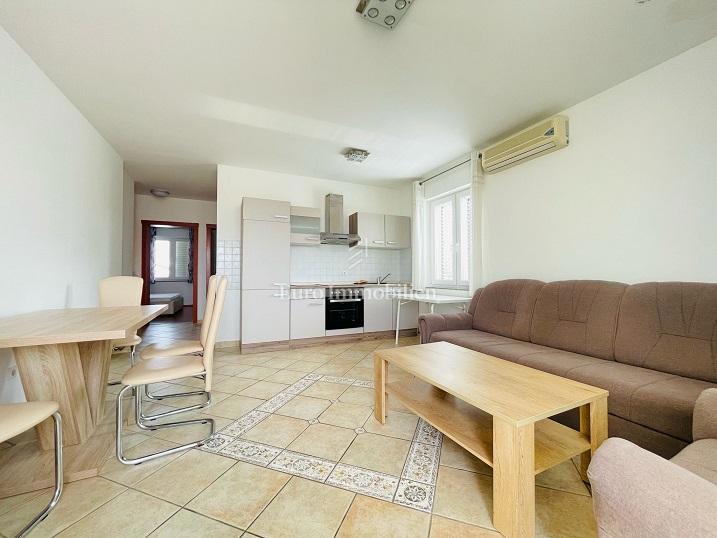 Novalja - Apartma s teraso in čudovitim razgledom