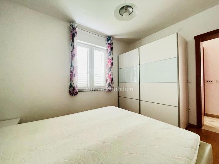 Novalja - Apartma s teraso in čudovitim razgledom