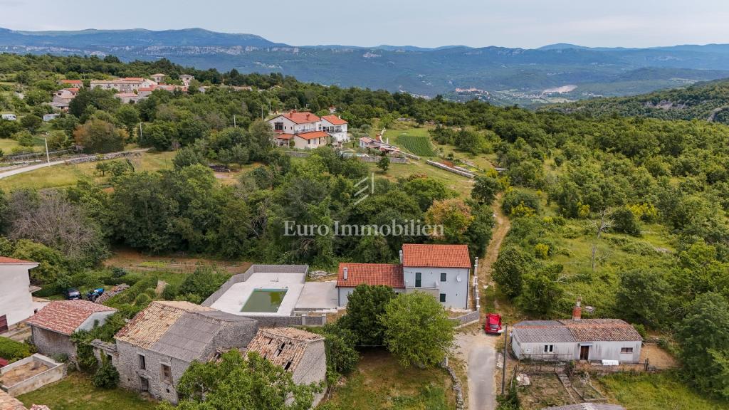 Buzet - na novo obnovljena kamnita hiša z bazenom