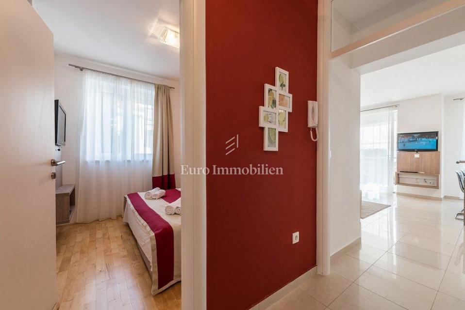 Novalja - apartma 1. vrsta do morja