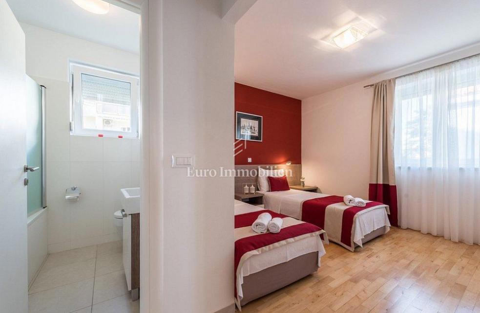 Novalja - apartma 1. vrsta do morja