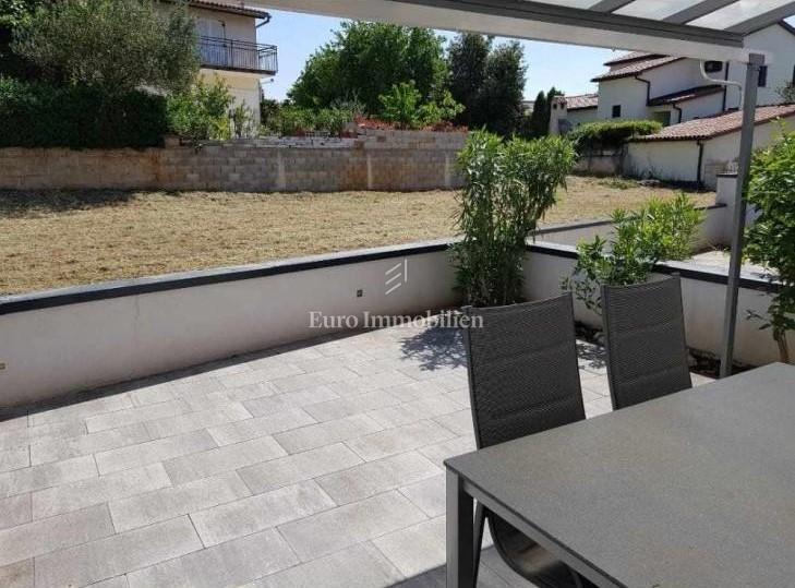 Poreč, okolica - stanovanje z bazenom