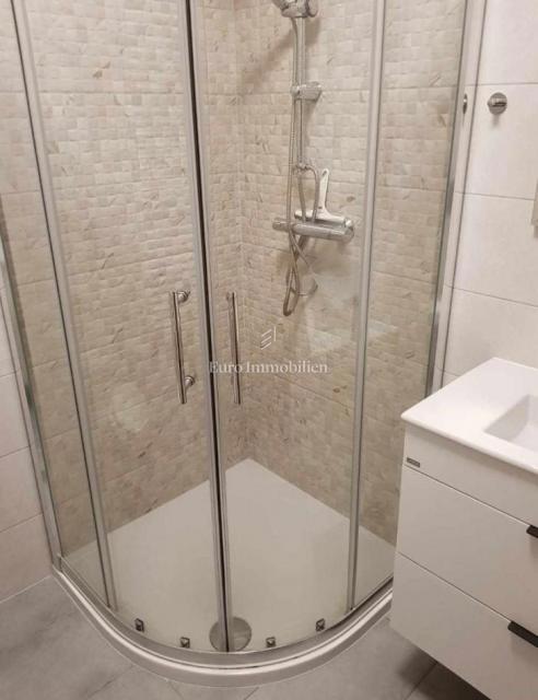 Poreč, okolica - stanovanje z bazenom