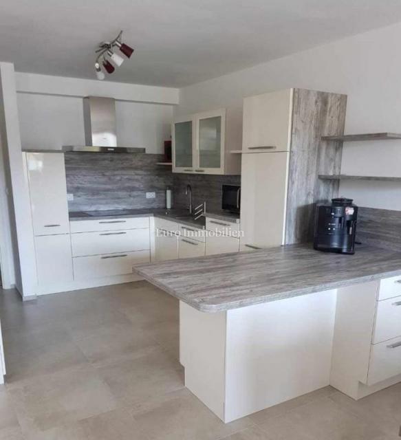 Poreč, okolica - stanovanje z bazenom