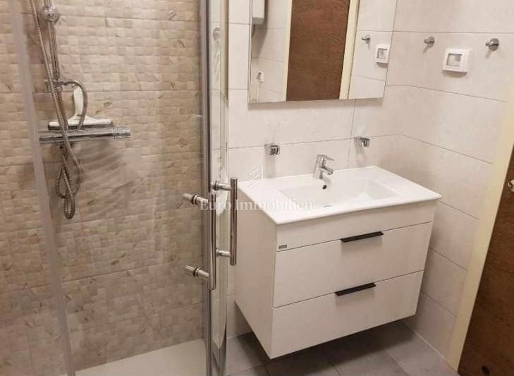 Poreč, okolica - stanovanje z bazenom