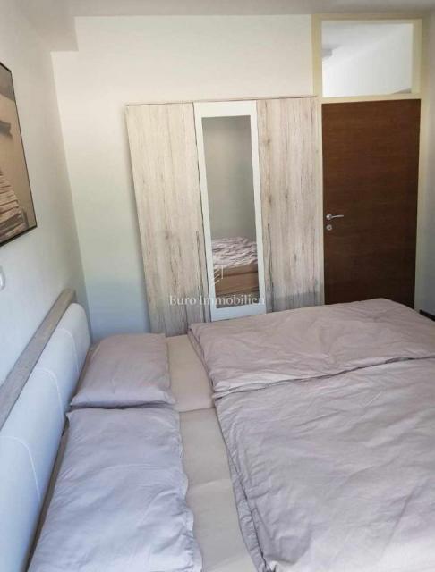 Poreč, okolica - stanovanje z bazenom