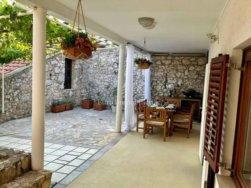 Novi Vinodolski - hiša v bližini centra