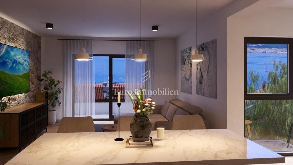 Pritlični apartma s parkiriščem 150 m od morja