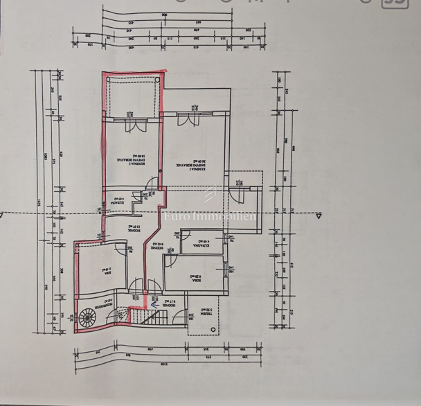 Pritlični apartma s parkiriščem 150 m od morja
