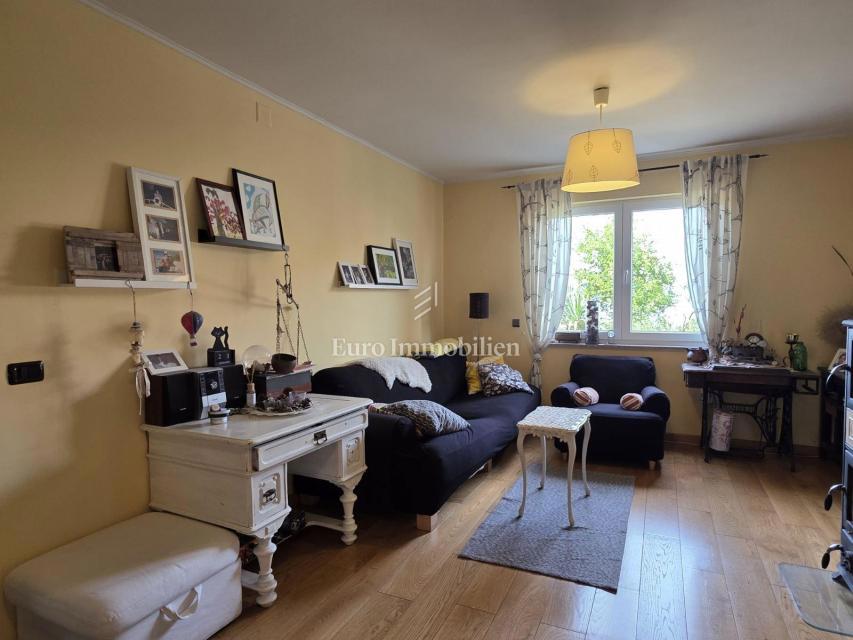 CRIKVENICA - apartma z vrtom in parkirnim mestom
