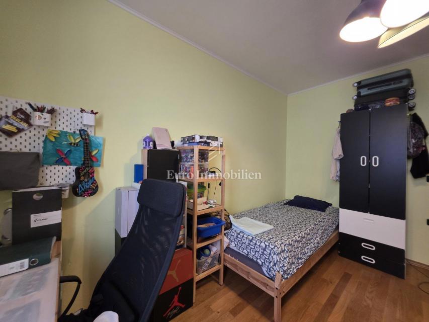 CRIKVENICA - apartma z vrtom in parkirnim mestom