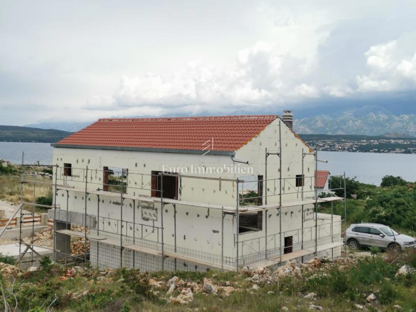 Vila z bazenom, 200 m od morja