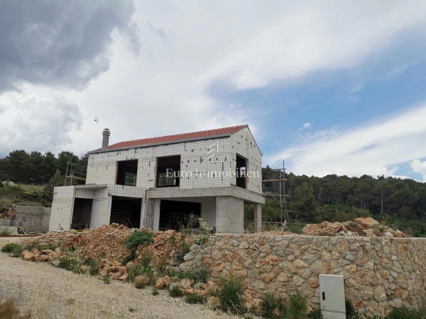 Vila z bazenom, 200 m od morja