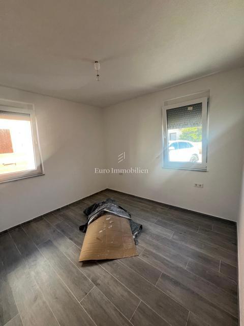 Vir-Zadar - apartma z vrtom v bližini morja
